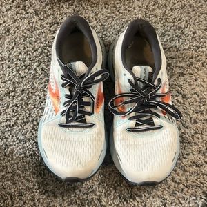 Woman’s Brooks Running Sneakers